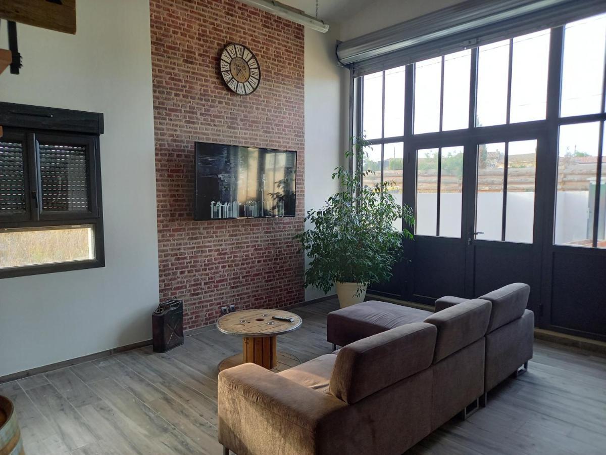 Cosy-Loft Industriel , Jacuzzi , Wifi , 6 Personnes Max Villa Aigues-Vives  Dış mekan fotoğraf