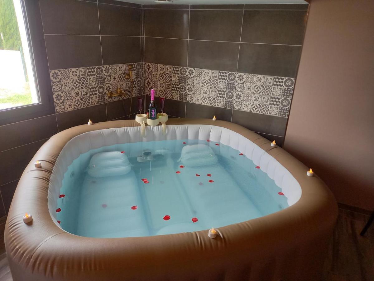 Cosy-Loft Industriel , Jacuzzi , Wifi , 6 Personnes Max Villa Aigues-Vives  Dış mekan fotoğraf
